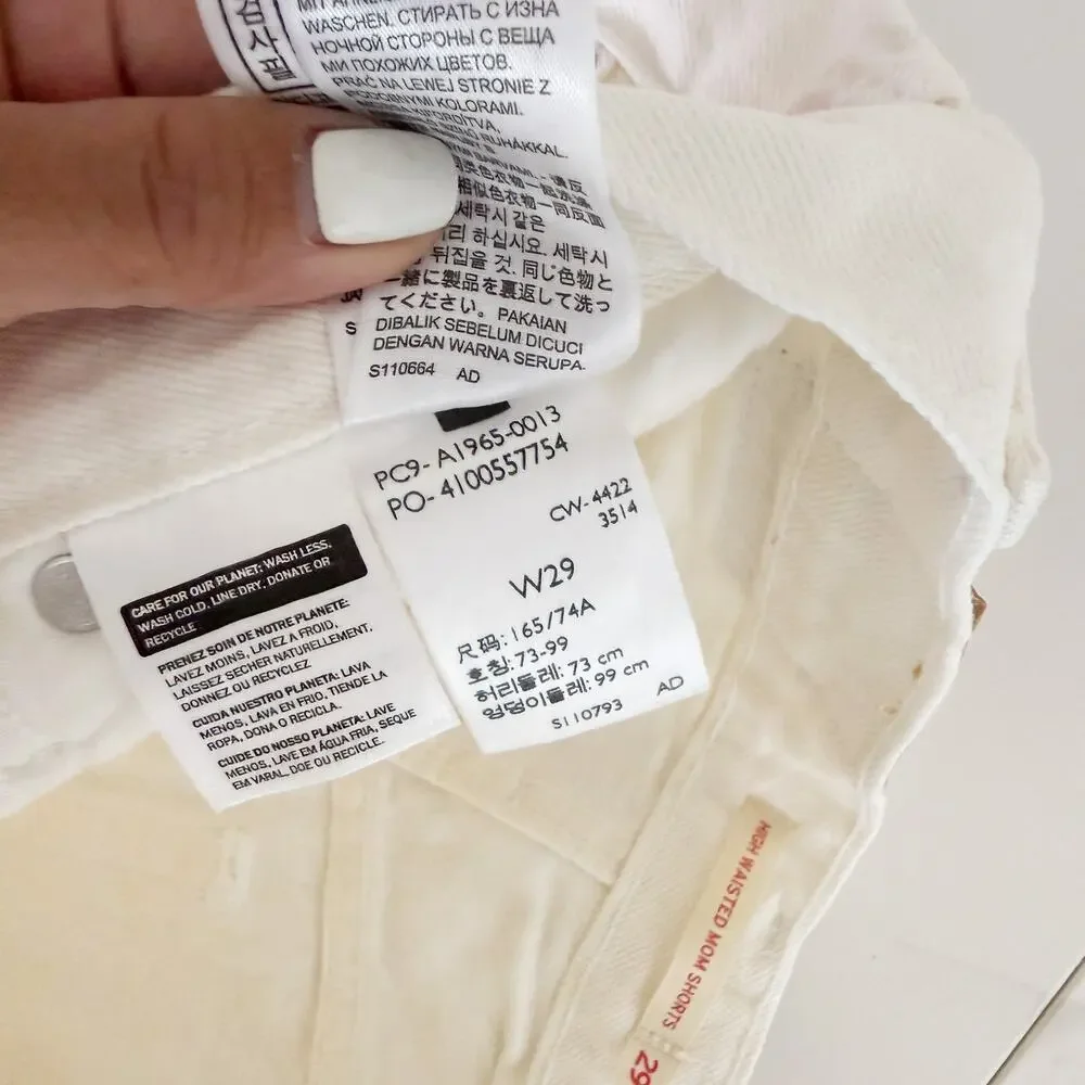Levi's High Waisted Mom Shorts White Denim A1965 - 29 29W